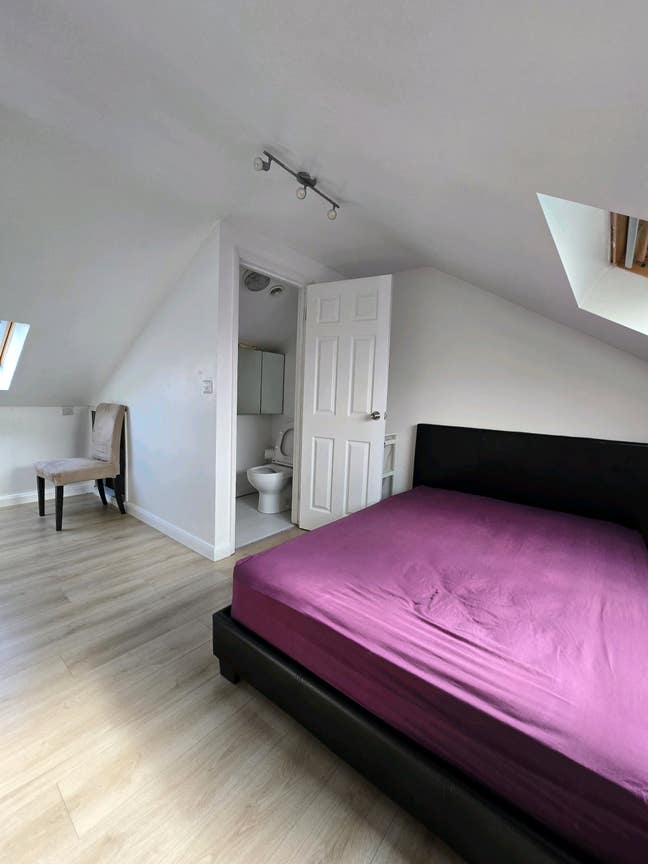 Cozy and modern double bedroom Main Photo