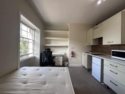 City Centre ensuite & studio rooms inc all bills. Main Photo