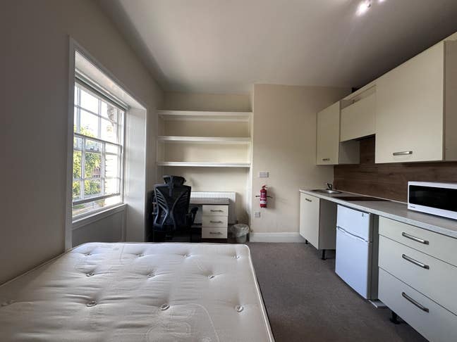 City Centre ensuite & studio rooms inc all bills. Main Photo
