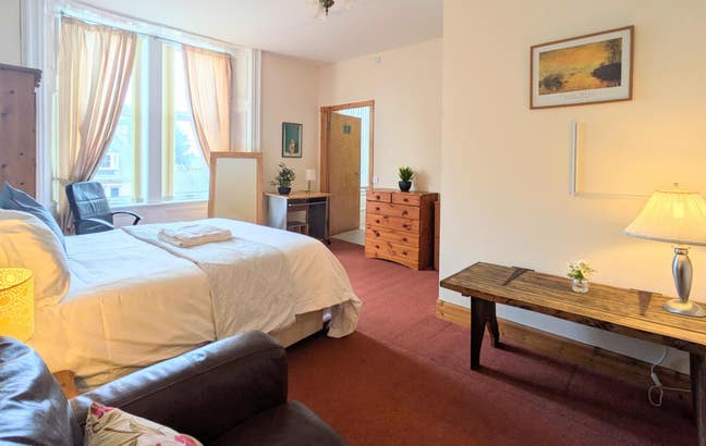 Luxury es double rooms, ex-hotel nr town centre Main Photo