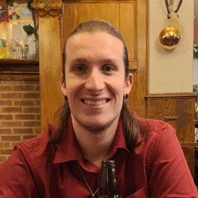 22 year old Male seeks a double room Main Photo