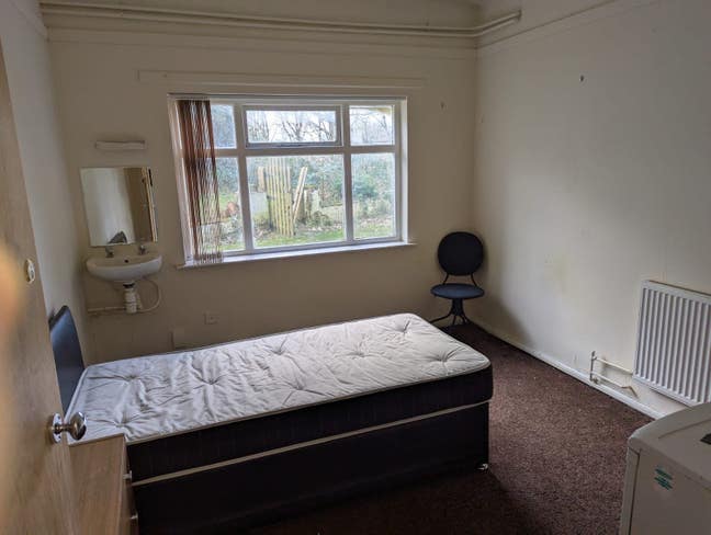 Shared Accommodation with gardens   Main Photo