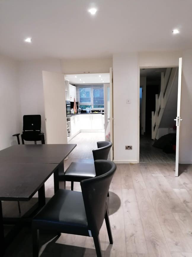 Large double room se5 7sn (females preferred)  Main Photo