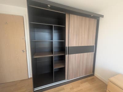 A room with private bathroom available - ,Female Main Photo