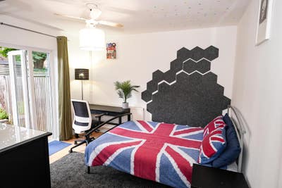 Lovely Double Room with Garden Access - Charlton Main Photo