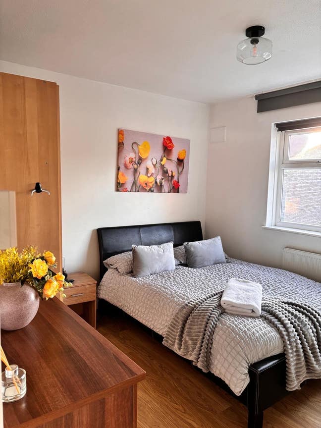 Large 4 bed house located in E5 Clapton park  Main Photo