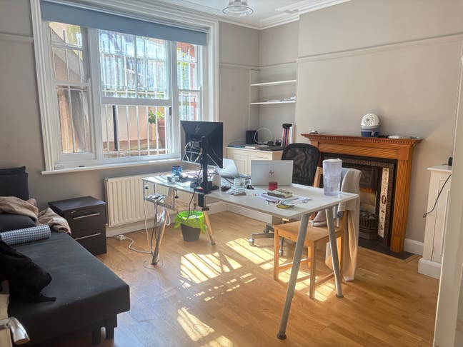 1b1b in a quiet residential zone Main Photo