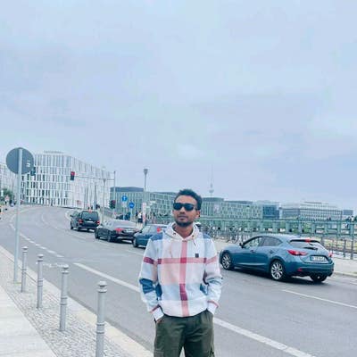 Professional Male seeks a single or double room Main Photo