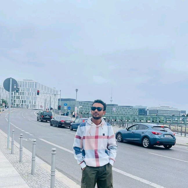 Professional Male seeks a single or double room Main Photo