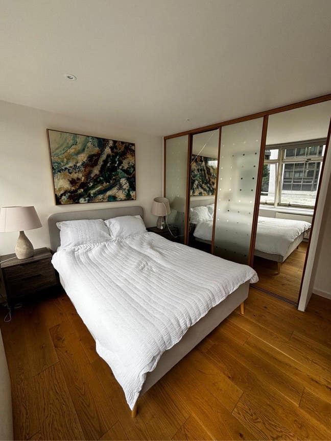 Room in Westminster  Main Photo