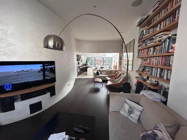 Fantastic double size room w/en suite/roof terrace Main Photo