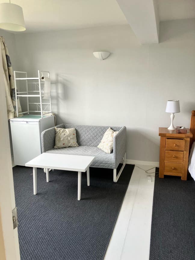 Large en suite loft double room with air con  Main Photo