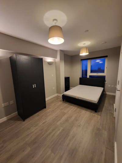 🏡 Extra-Large Double Bedroom in Luxury Apartment Main Photo