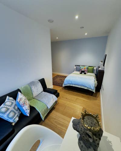 🛋️ Bright Sofa Room – Des Barres Court, SE10 Main Photo