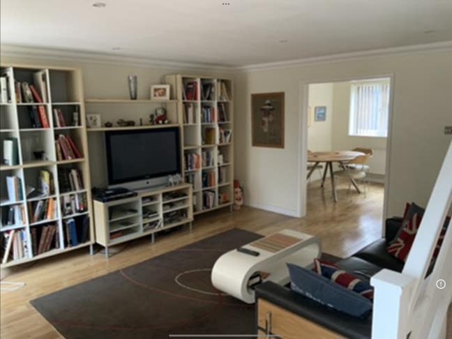 Double bedroom in quiet house in High Barnet. Main Photo