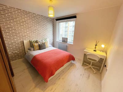 Bright Double Room in Secure Complex – Blackwall,  Main Photo