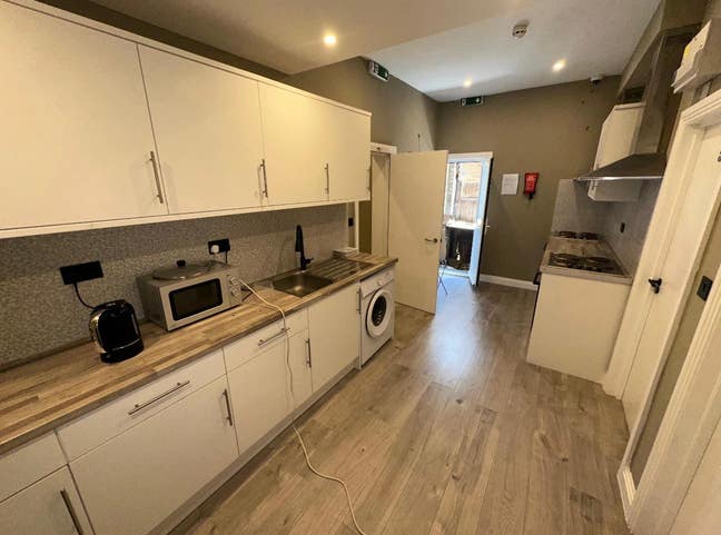 DSS-Studio Flat Available in Surbiton Kingston KT6 Main Photo