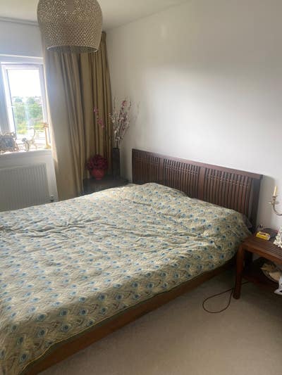 Room for rent in family home Main Photo