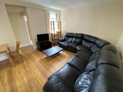 Housemate wanted: 6-bedroom house in Ladybarn Main Photo