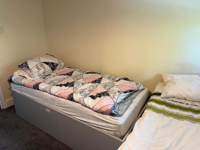 Double Room with 2 beds Available  Main Photo