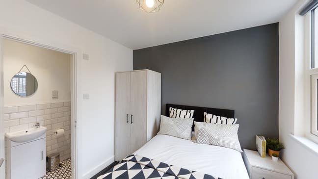 Luxury room with EN-SUITE shower room Main Photo