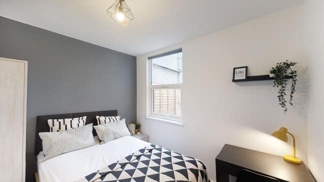 Luxury room with EN-SUITE shower room Main Photo