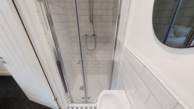 Luxury room with EN-SUITE shower room Main Photo