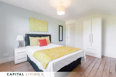 Lovely top floor room by East Putney Station  Main Photo