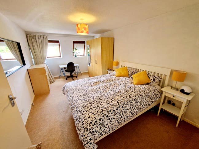 2 Bed Spacious Clifton Flat with Parking Main Photo