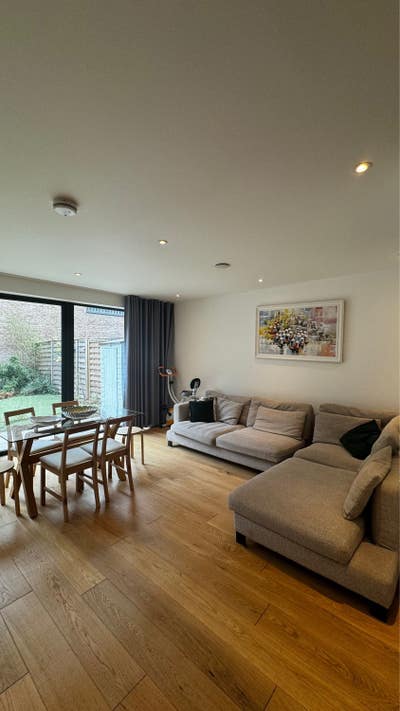 💎 Spotless 4bed House in September! Main Photo