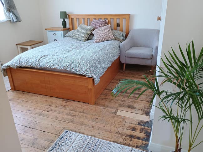 Large Double furnished room Main Photo