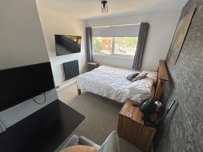 Bright Double Room, free Parking near  Heathrow Main Photo