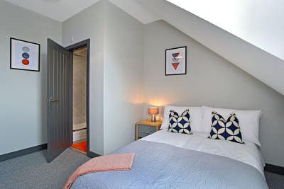 Comfy room in a shared house - All bills included Main Photo