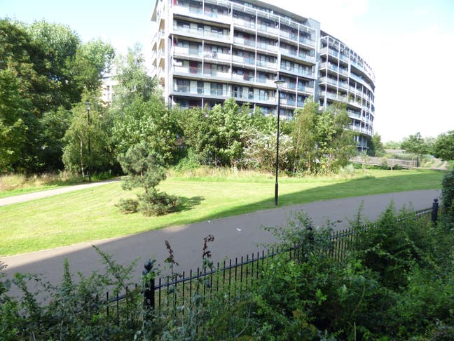 Luxury 2 bed, 2 bath with Balcony, Parking, E2 Main Photo