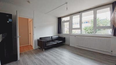 Spacious 5 bedroom split level maisonette Main Photo