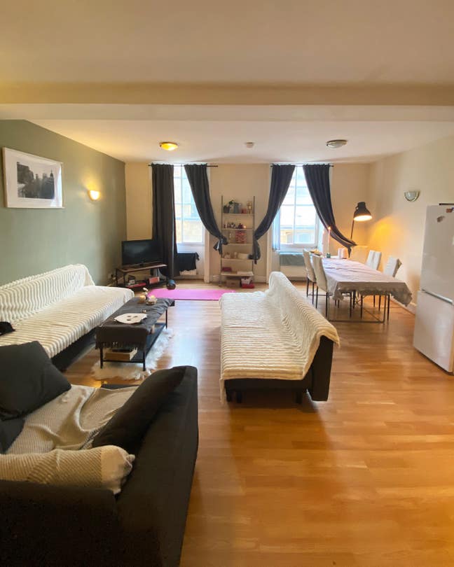 City Centre Gem: Huge 1-Bedroom Flat for Rent Main Photo