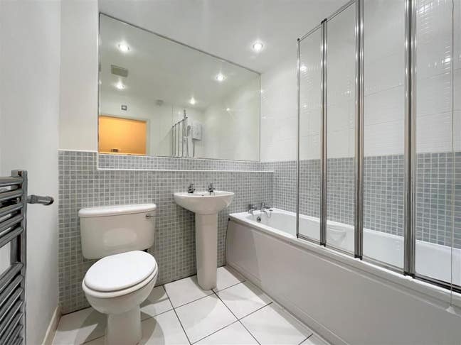 En-Suite Room, Near Tram & City, Secure Parking Main Photo