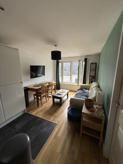 Modern 2/3-Bedroom Flat on Maberly Street Main Photo