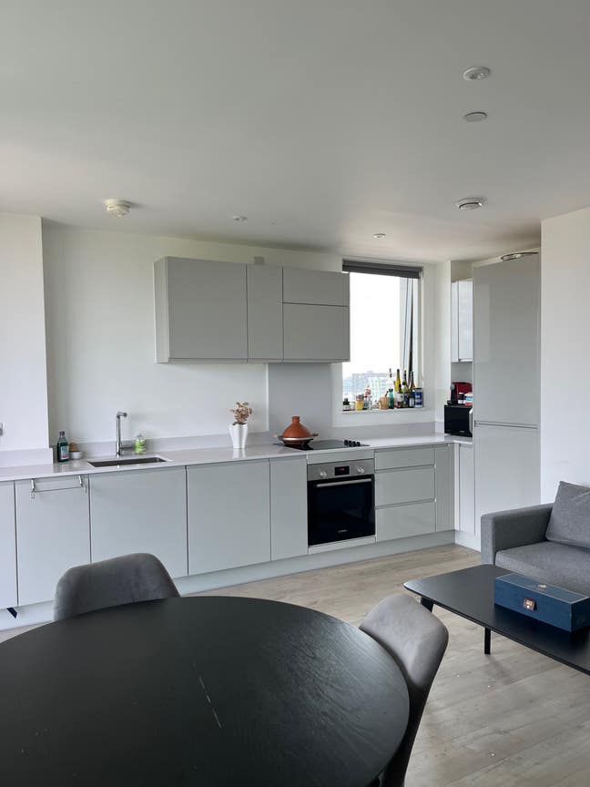 Lovely spacious and bright 1 bed Main Photo