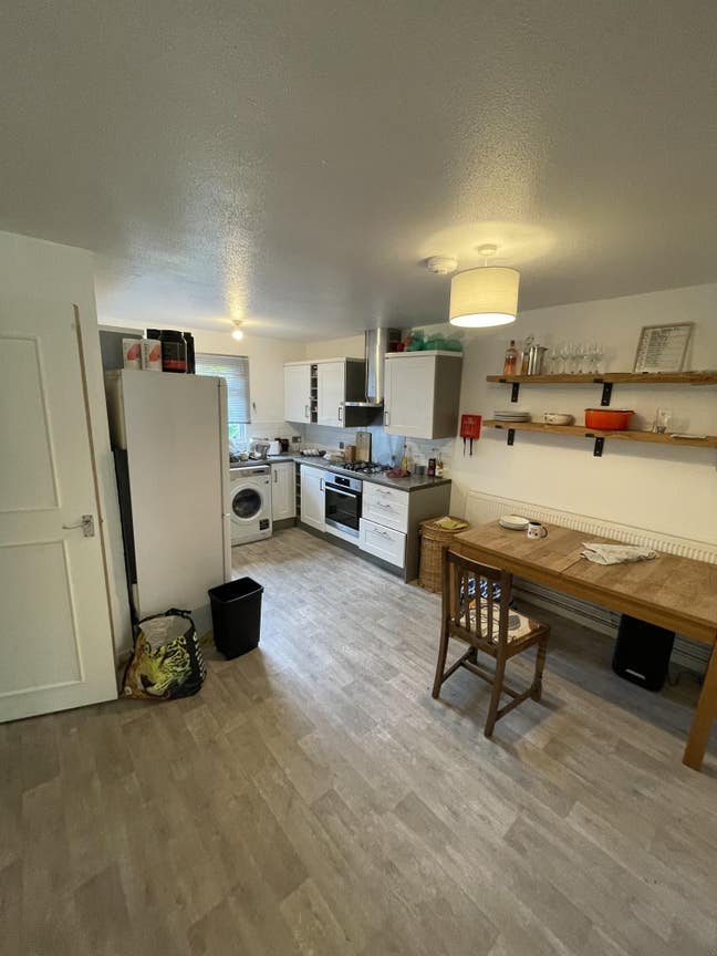 Cheap Young Professional Flatshare near Brixton Main Photo