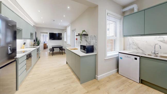Immaculate student rooms available with ensuites! Main Photo