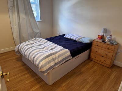1 room in a 3-bedroom house to rent Main Photo