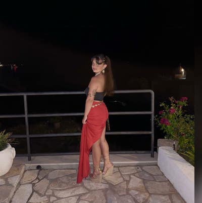 I am a professional female aged 25, looking f... Main Photo