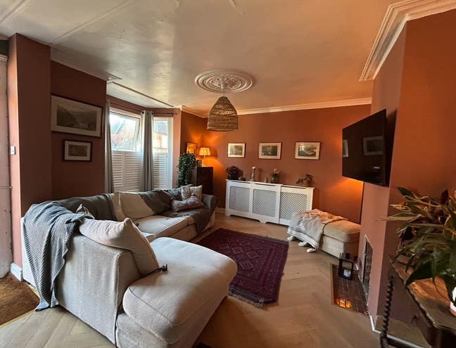 Furnished or unfurnished king room! NR3 NO DEPOSIT Main Photo