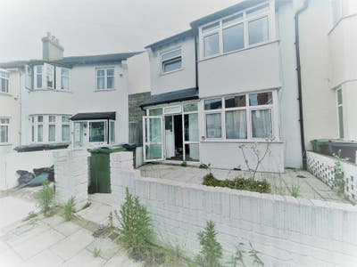 Modern 3Bed 2Bath Aberfoyle Rd Streatham Com SW16 Main Photo