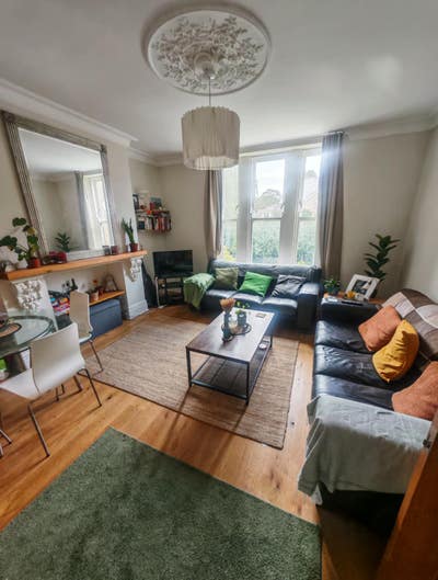 Double room available in 3 bedroom flat share Main Photo
