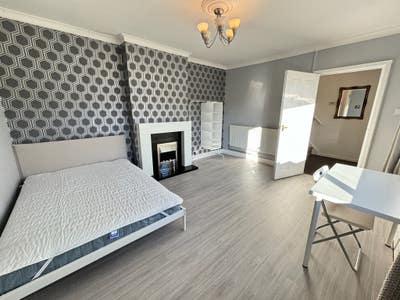 Low Deposit Available ! -Large Doubles in B26  Main Photo