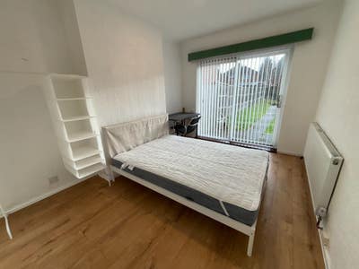 Low Deposit Option! Great Barr, Great Room! Main Photo
