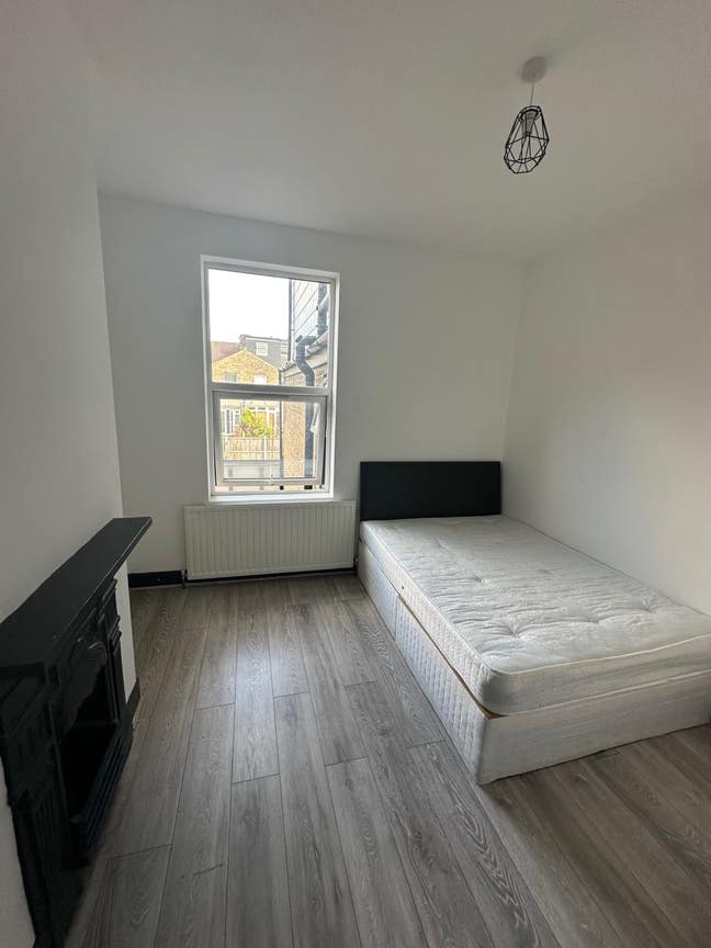 2 Modern Double Rooms To Let Individually. Main Photo