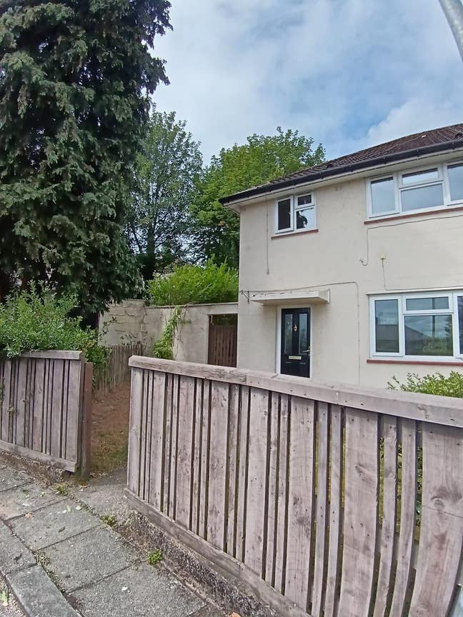 🌿 Spacious 3-Bed Semi-Detached | Huge Garden |🔑  Main Photo
